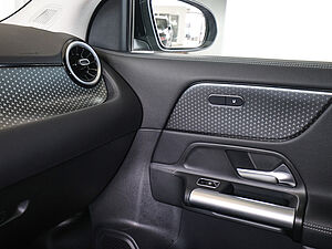 Mercedes-Benz GLA 180 Progressive Advanced 17 navigation