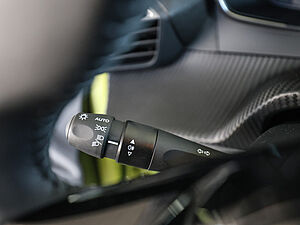 Peugeot 208 Neuer Allure PureTech 100 30 navigation