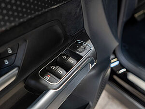 Mercedes-Benz GLB 200 d AMG Line 27 navigation
