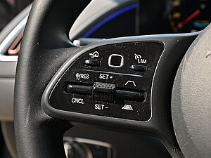 Mercedes-Benz EQC 400 4M 17 navigation
