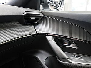 Peugeot 2008 STYLE HYBRID 145 e-DSC6 17 navigation