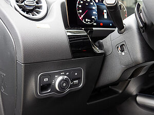 Mercedes-Benz GLA 180 Progressive Line Edition 20 navigation