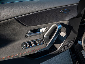 Mercedes-Benz A 180 d AMG Line 19 navigation