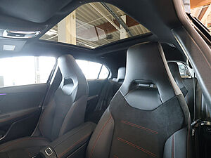 Mercedes-Benz A 180 AMG Advanced Plus 30 navigation
