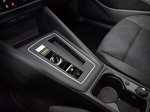 Volkswagen Golf VIII Variant Life 2.0 TDI DSG 16 navigation