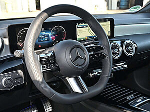 Mercedes-Benz CLA 180 Coupé AMG Line 22 navigation