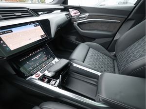 Audi e-tron S quattro 21 navigation