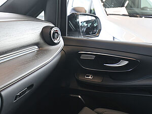 Mercedes-Benz V 250 d 4M AVANTGARDE Lang 17 navigation