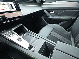 Peugeot 308 GT HYBRID 136 e-DSC6 18 navigation