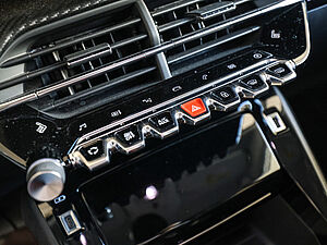 Peugeot 2008 2008e Allure Pack 15 navigation