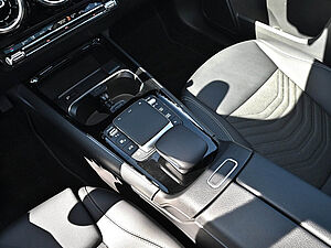 Mercedes-Benz GLA 250 e Style 14 navigation