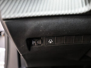 Peugeot 2008 Allure HYBRID 145 e-DSC6 28 navigation