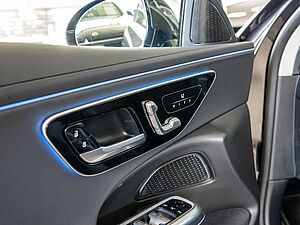 Mercedes-Benz E 300 e T Avantgarde Advanced Plus 28 navigation
