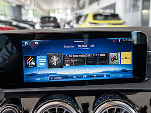 Mercedes-Benz CLA 200 SB AMG Sport Premium 10 navigation