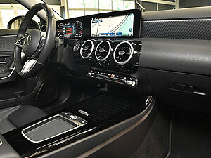 Mercedes-Benz A 250 e Progressive Advanced 9 navigation