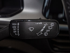 Volkswagen T-Roc Life 1.5 l TSI DSG 19 navigation
