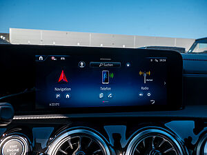 Mercedes-Benz CLA 200 Coupé AMG Line 9 navigation