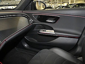 Mercedes-Benz E 220 d AMG Line 14 navigation