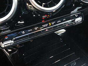 Mercedes-Benz CLA 180 SB Progressive Advanced 15 navigation