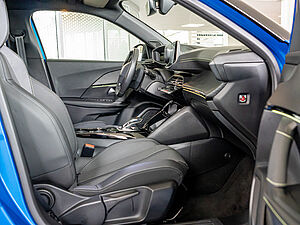 Peugeot 2008 e-GT Elektromotor 136 2 navigation