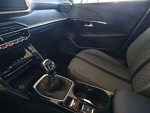 Peugeot 208 Neuer Allure PureTech 100 19 navigation