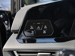 Volkswagen Golf VIII Variant R-Line 1,5 l eTSI DSG 31 navigation