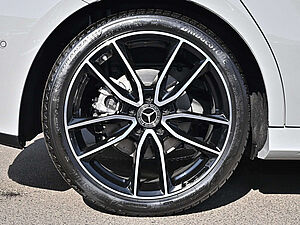 Mercedes-Benz A 200 AMG Line 5 navigation