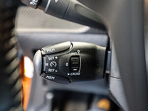 Peugeot 2008 Active Pack 28 navigation