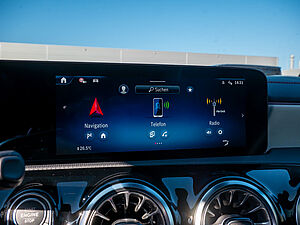 Mercedes-Benz CLA 180 SB AMG Line 9 navigation