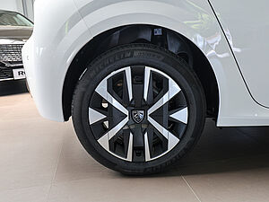 Peugeot 208 Neuer Style PureTech 100 5 navigation
