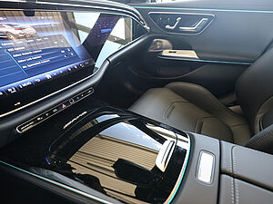 Mercedes-Benz E 53 AMG Hybrid 4M+ 18 navigation