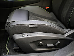 Peugeot 408 GT HYBRID 145 e-DSC6 31 navigation