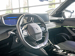 Peugeot 2008 e-GT Elektromotor 136 17 navigation