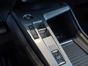 Peugeot 308 SW Allure HYBRID 136 e-DSC6 11 navigation
