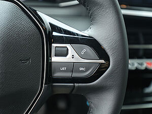 Peugeot 208 Neuer Allure PureTech 100 22 navigation
