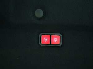 Mercedes-Benz SL 63 AMG S E PERFORMANCE MANUFAKTUR 33 navigation