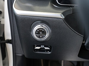 Mercedes-Benz C 180 T Avantgarde Advanced 22 navigation
