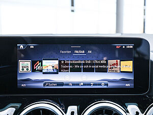 Mercedes-Benz GLA 180 Progressive Advanced 11 navigation