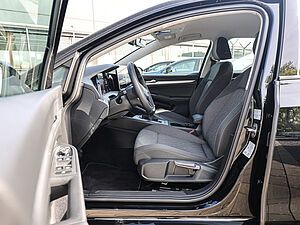 Volkswagen Golf VIII Life 1,5 l TSI 11 navigation