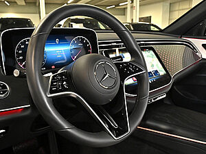 Mercedes-Benz E 200 T Avantgarde Advanced Plus 28 navigation