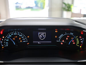 Peugeot 2008 STYLE HYBRID 145 e-DSC6 18 navigation