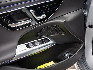 Mercedes-Benz E 300 e AMG Line 19 navigation