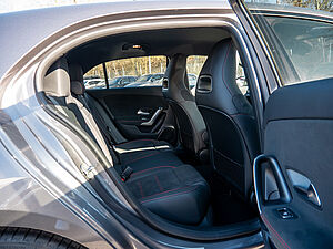 Mercedes-Benz A 180 AMG Line 4 navigation