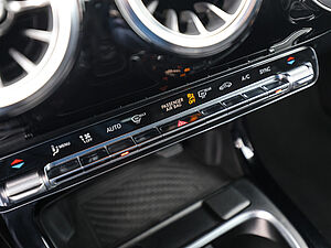 Mercedes-Benz CLA 200 SB AMG 14 navigation