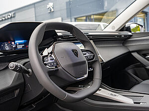Peugeot 308 Allure PureTech 130 EAT8 18 navigation
