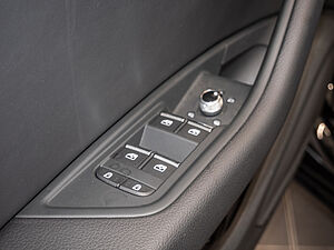 Audi A4 Avant 40 TFSI quattro S line 18 navigation