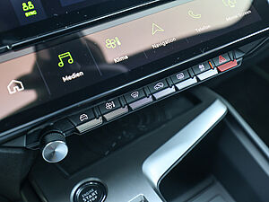 Peugeot 408 GT HYBRID 136 e-DSC 13 navigation