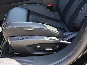 Peugeot 408 GT HYBRID 136 e-DSC 28 navigation