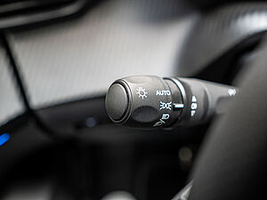Peugeot 2008 GT HYBRID 145 e-DSC6 16 navigation