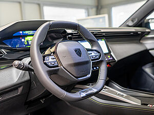 Peugeot 408 GT HYBRID 136 e-DSC 17 navigation